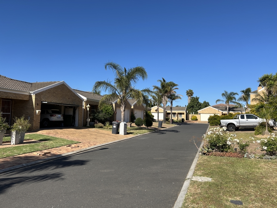 2 Bedroom Property for Sale in Uitzicht Western Cape